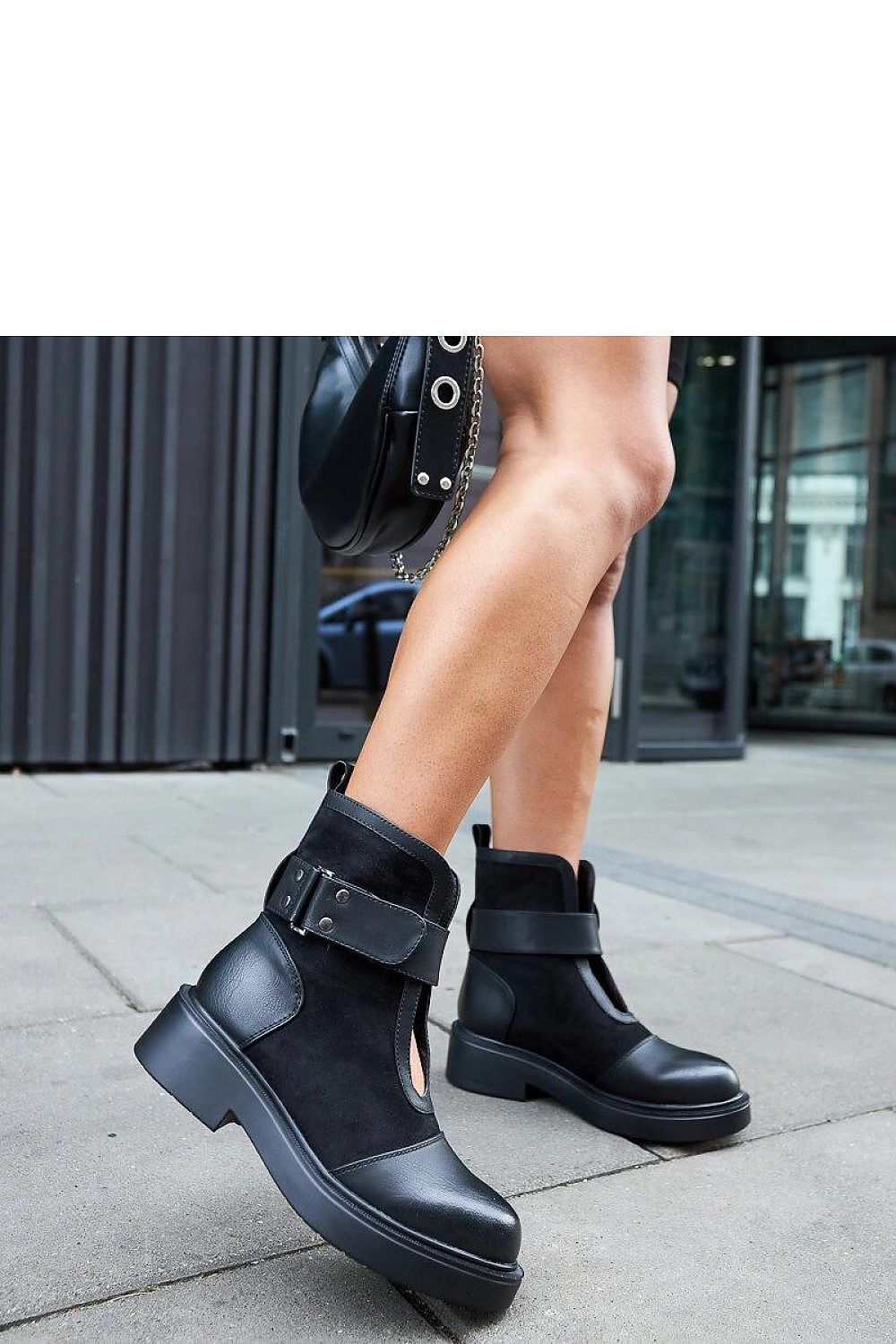 Elbika svarte ankelstøvletter til dame til dame fra MS StyleHaven, laget av Viskose; polyester; Polyamid, med detaljer i faux-leather; suede; rubber, farge Svart, størrelse 36, med long ermer, hælhøyde high, skostørrelse 41; 40; 39; 38; 37; 36, perfekt til dress