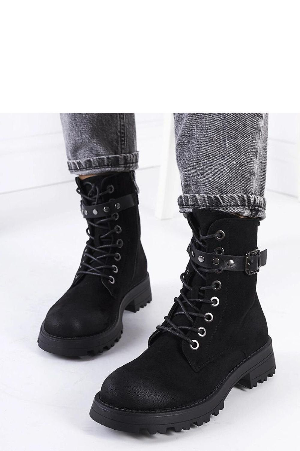 Narnclaedra ankelstøvletter for høst-vinter til dame fra MS StyleHaven, laget av Viskose; polyester; Polyamid, med detaljer i suede; faux-leather, farge Svart, størrelse 36, med long ermer, hælhøyde mid; flat, skostørrelse 41; 40; 39; 38; 37; 36, perfekt til casual
