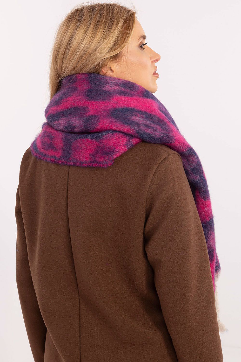 Oppdag vårt utvalg av stilfulle  Sjal - AT til dame i ulike størrelser og kvalitetsmaterialer – perfekte til jobb; fritid og alle dager. Rask levering og gode priser hos MS Stylehaven. se mer!