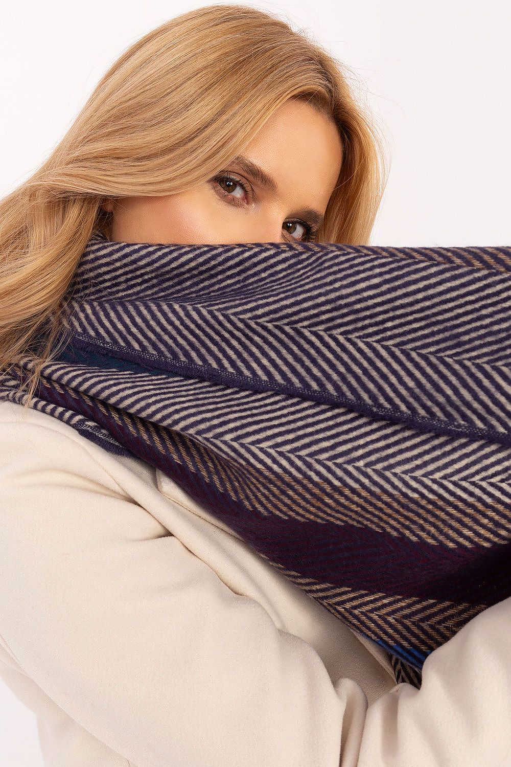 Oppdag vårt utvalg av stilfulle  Sjal - AT til dame i ulike størrelser og kvalitetsmaterialer – perfekte til jobb; fritid og alle dager. Rask levering og gode priser hos MS Stylehaven. se mer!