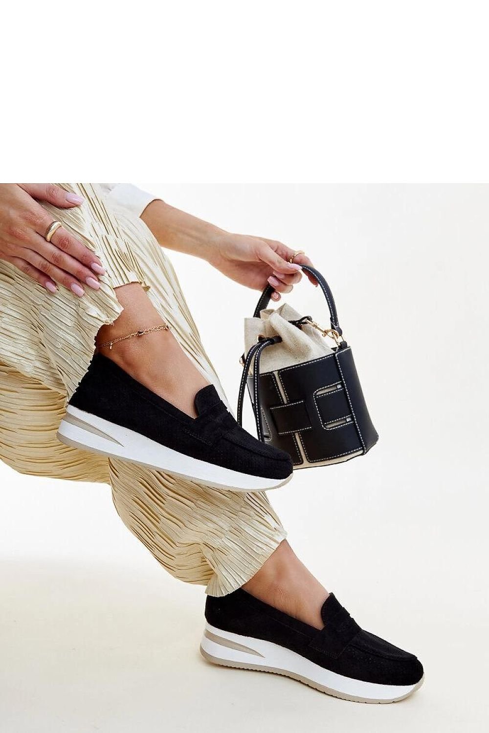 Rosa Muna Loafers til dame til dame fra MS StyleHaven, laget av Viskose; polyester; Polyamid, farge Svart, størrelse 38, med long ermer, perfekt til casual; dress