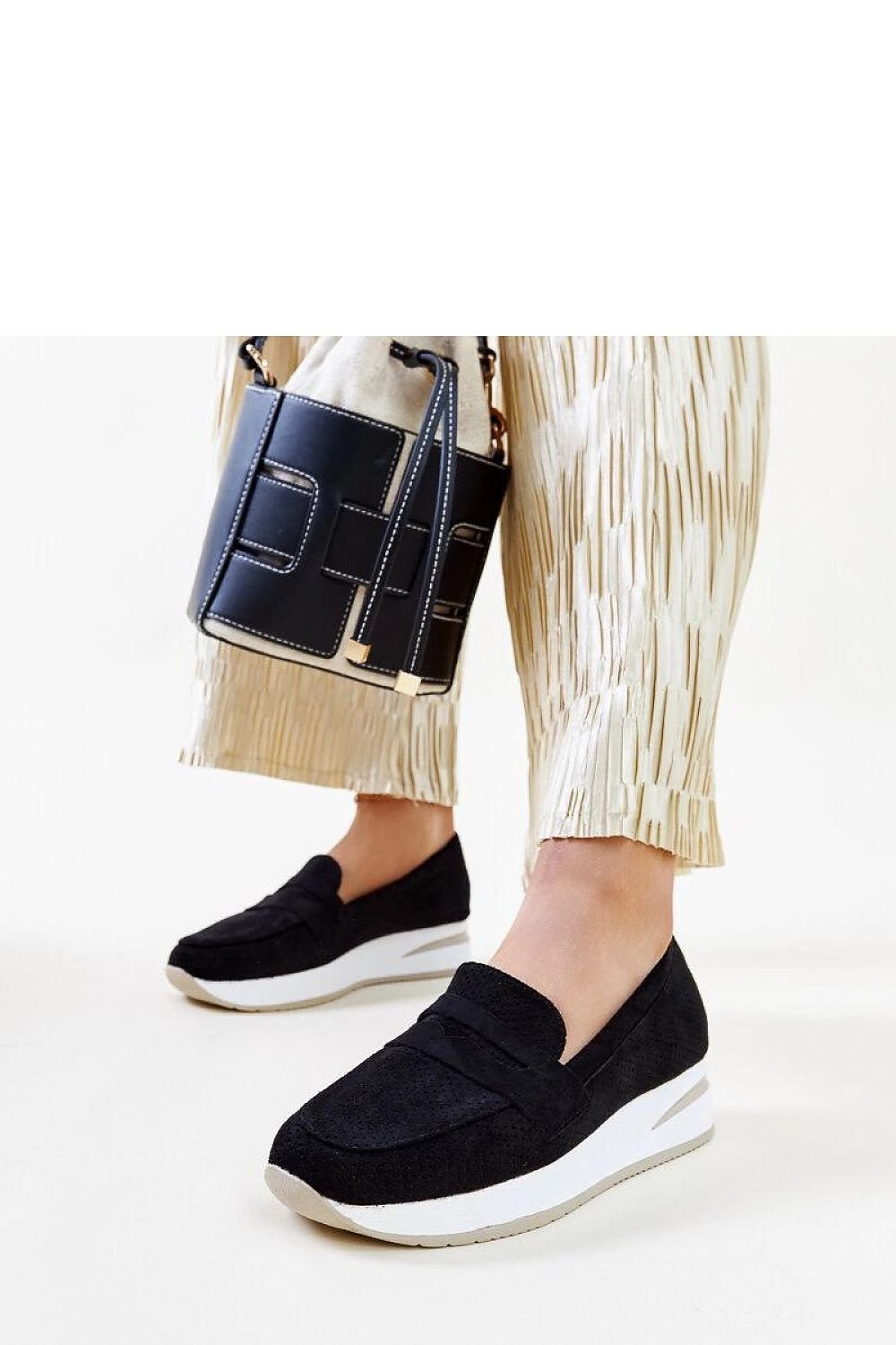 Rosa Muna Loafers til dame til dame fra MS StyleHaven, laget av Viskose; polyester; Polyamid, farge Svart, størrelse 39, med long ermer, perfekt til casual; dress