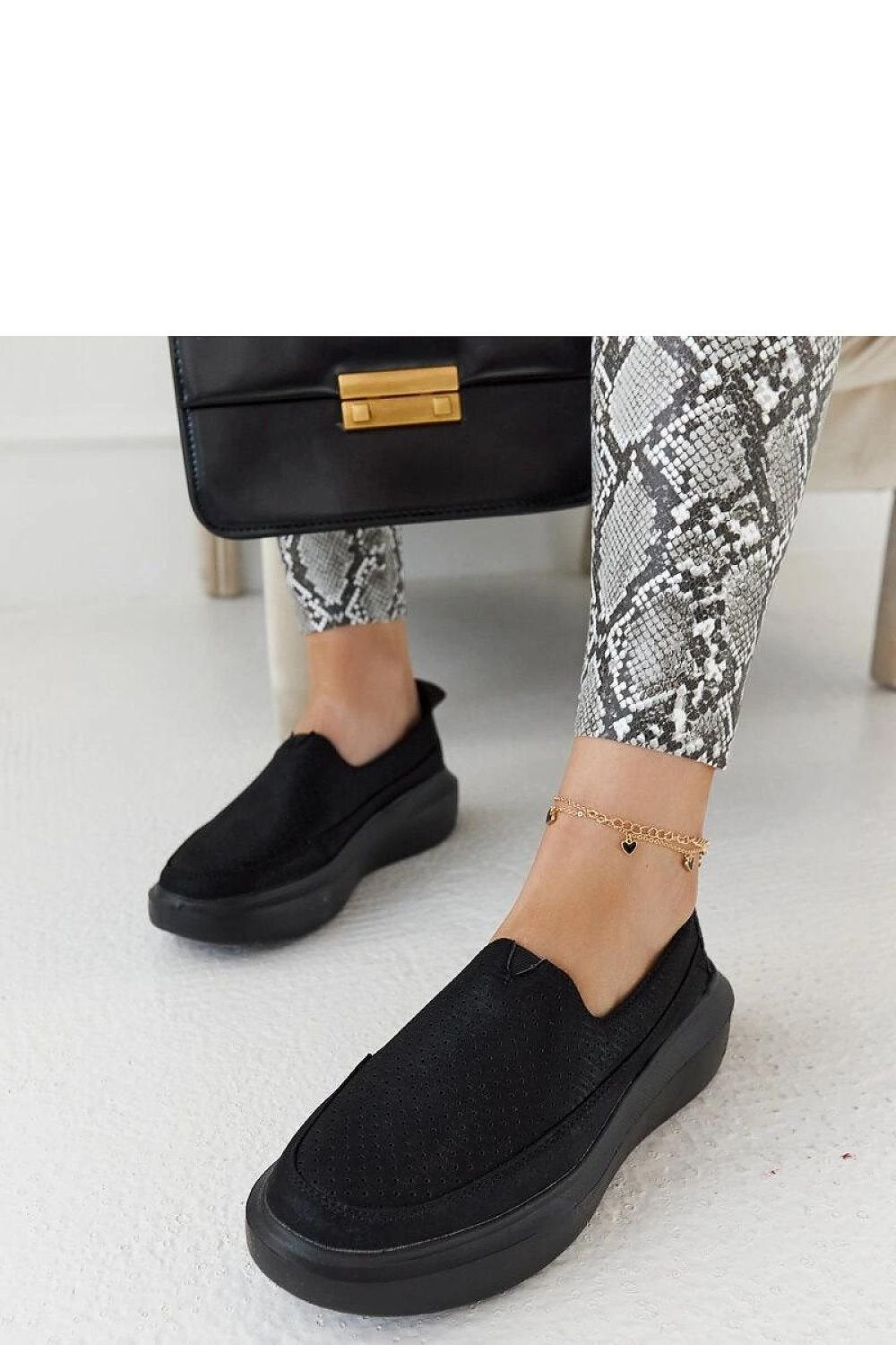 Marta metalliske gummisko til dame til dame fra MS StyleHaven, laget av Viskose; polyester; Polyamid, med detaljer i rubber, farge Svart, størrelse 36, med long ermer, hælhøyde flat, skostørrelse 41; 40; 39; 38; 37; 36, perfekt til casual; dress