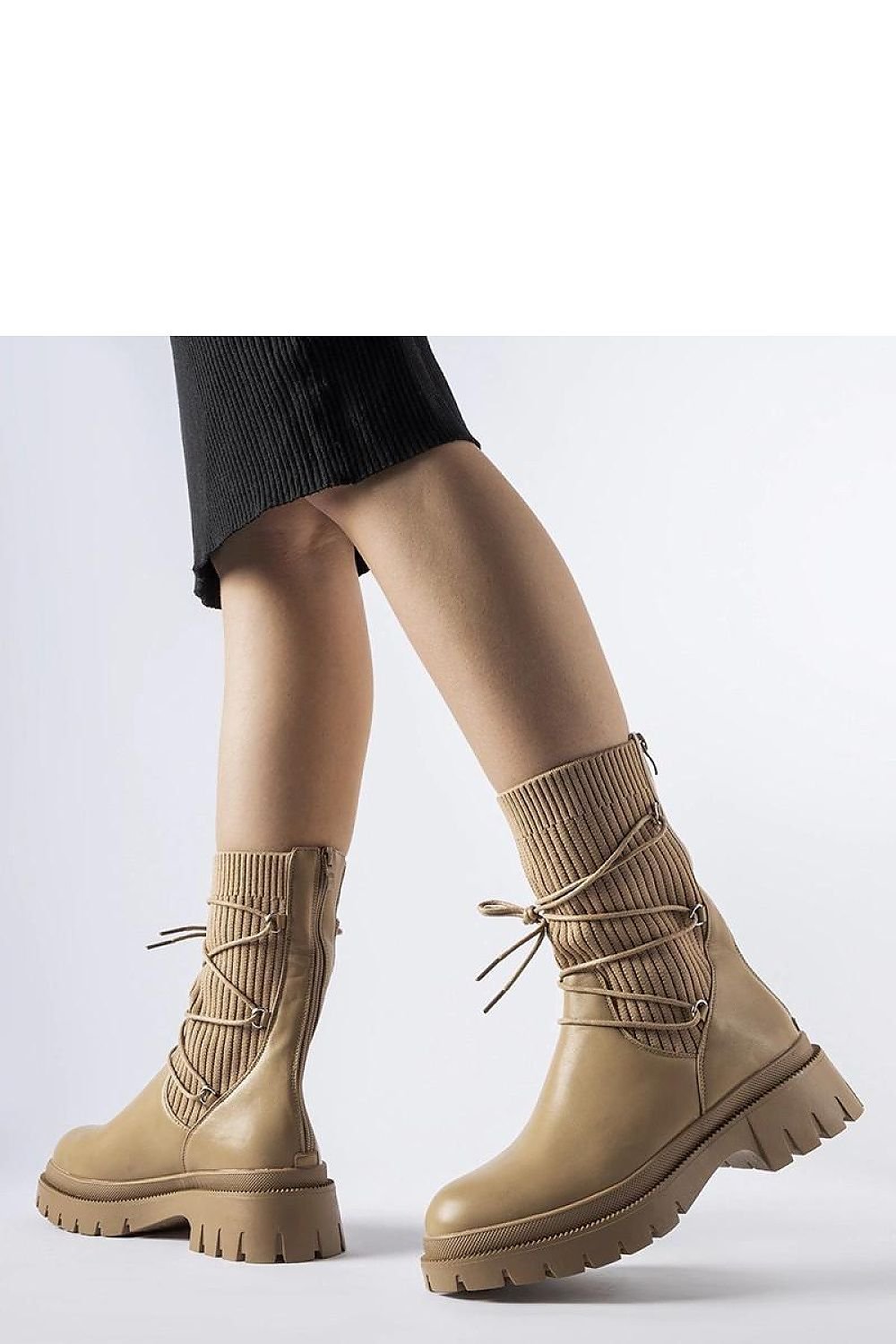 Eliot Beige sokkestøvler til dame til dame fra MS StyleHaven, laget av Viskose; polyester; Polyamid, med detaljer i rubber, farge beige, størrelse 36, med long ermer, hælhøyde flat, skostørrelse 36; 37; 38; 39; 40; 41, perfekt til casual; dress