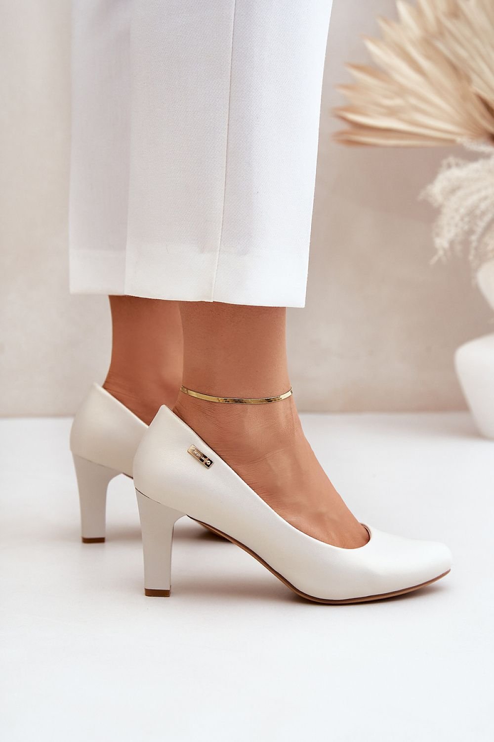 Sergio Leone Classic Pumps til dame til dame fra MS StyleHaven, laget av Viskose; polyester; Polyamid, farge beige, størrelse 38, med long ermer, perfekt til dress; casual