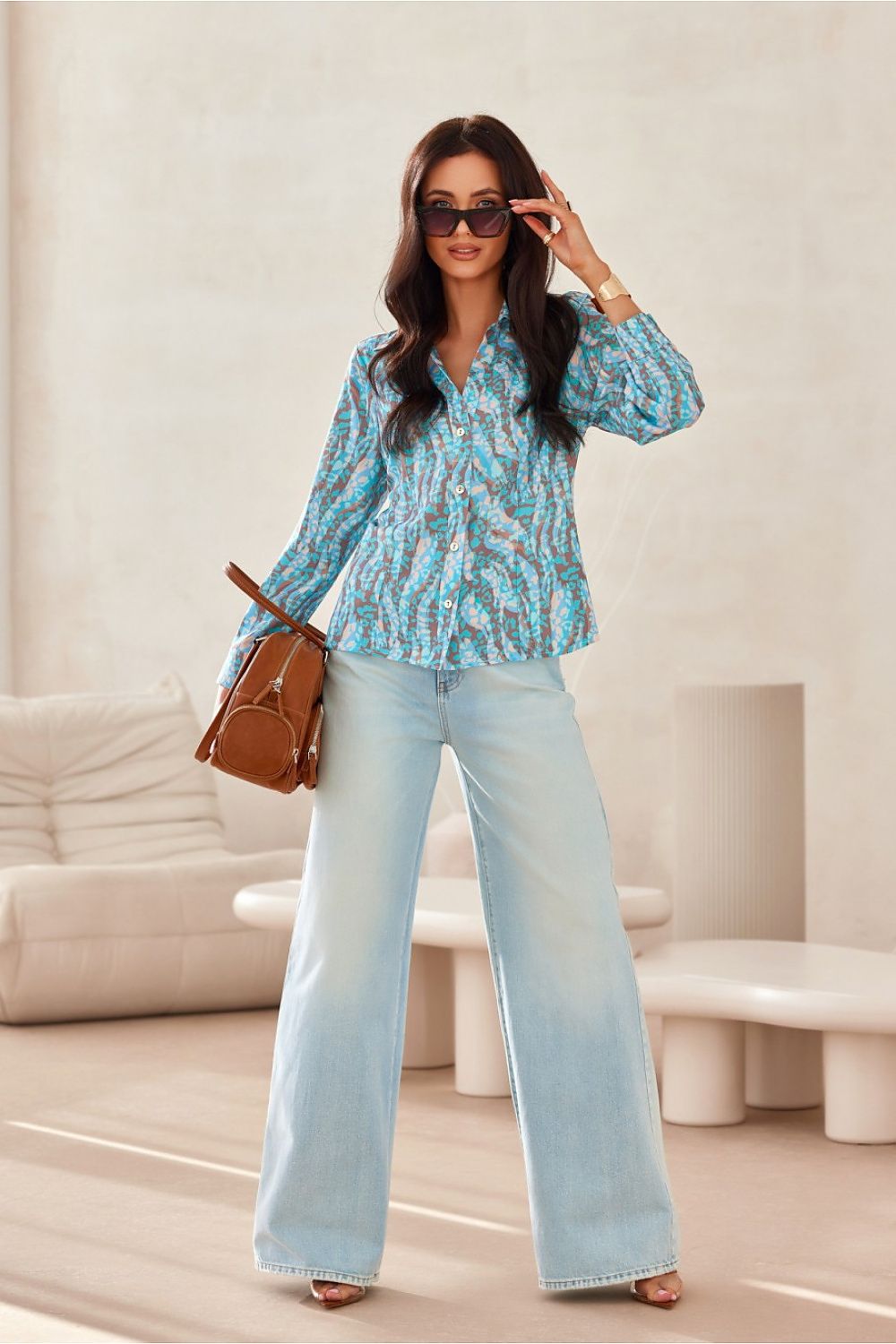 Classic V-Neck-skjorte – Roco Fashion fra MS StyleHaven, størrelse 38, med long, bukselengde long, kjolelengde maxi, kjolestil sheath