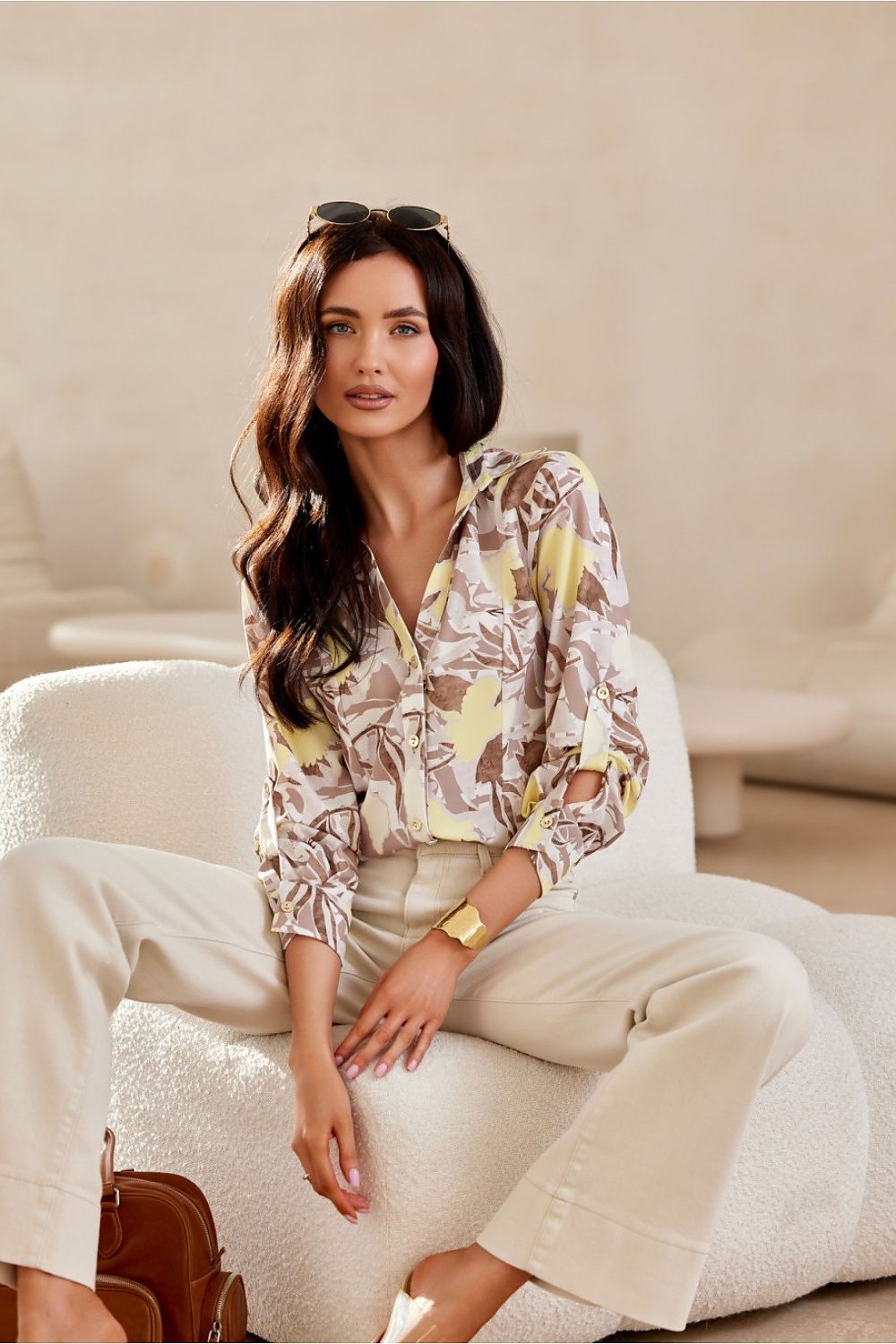 Classic V-Neck-skjorte – Roco Fashion fra MS StyleHaven, størrelse 40, med long, bukselengde long, kjolelengde maxi, kjolestil sheath