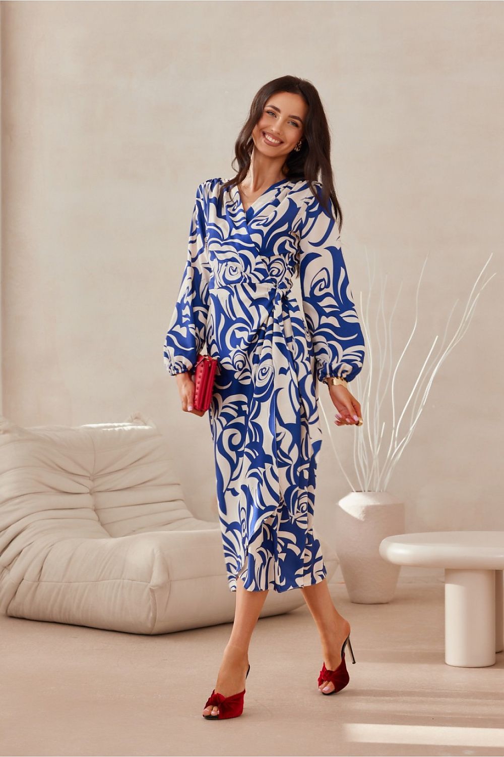 Celeste feminin form midikjole - Roco Fashion fra MS StyleHaven, størrelse 36, med long, bukselengde long, kjolelengde midi, kjolestil wrap; a-line