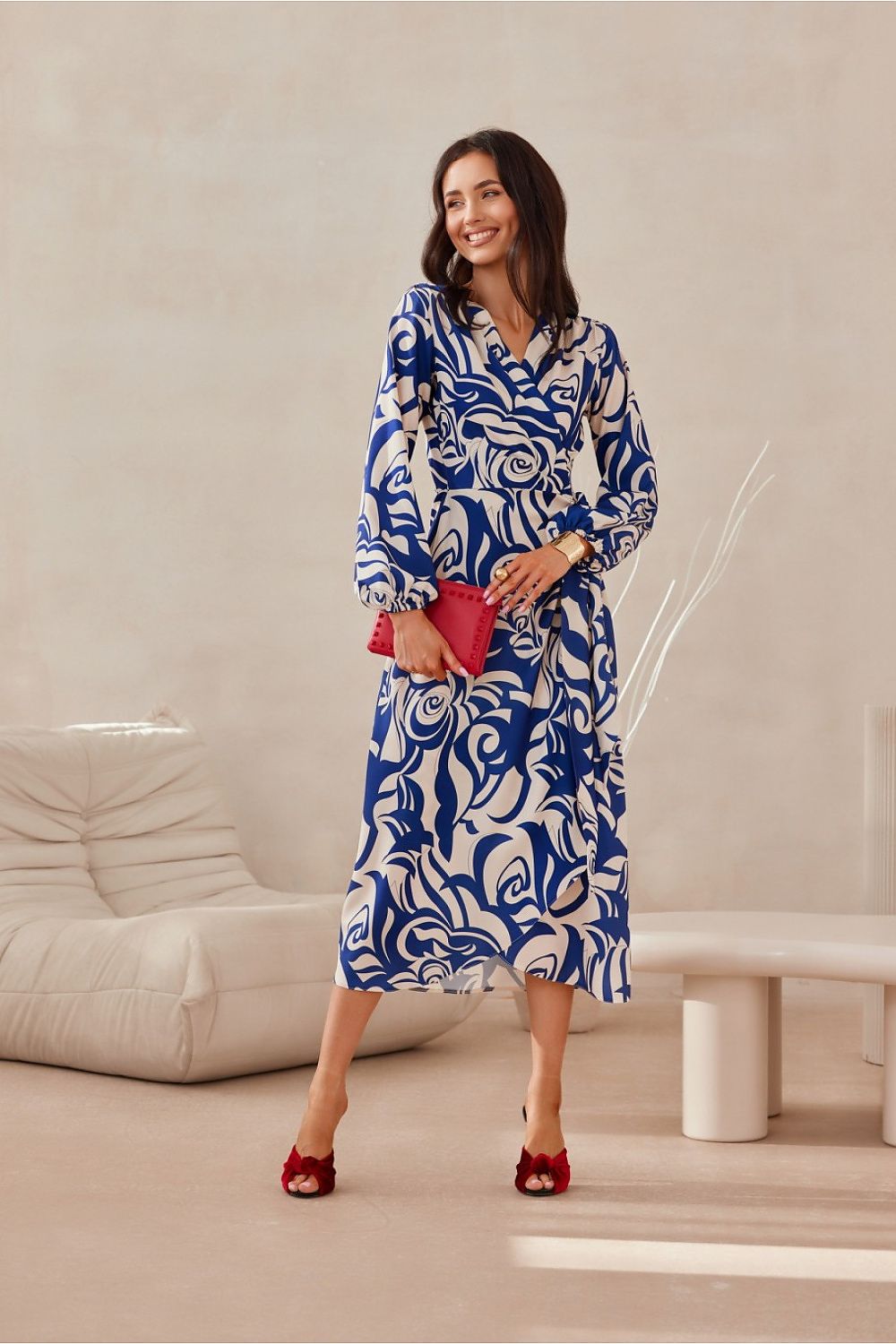 Celeste feminin form midikjole - Roco Fashion fra MS StyleHaven, størrelse 38, med long, bukselengde long, kjolelengde midi, kjolestil wrap; a-line