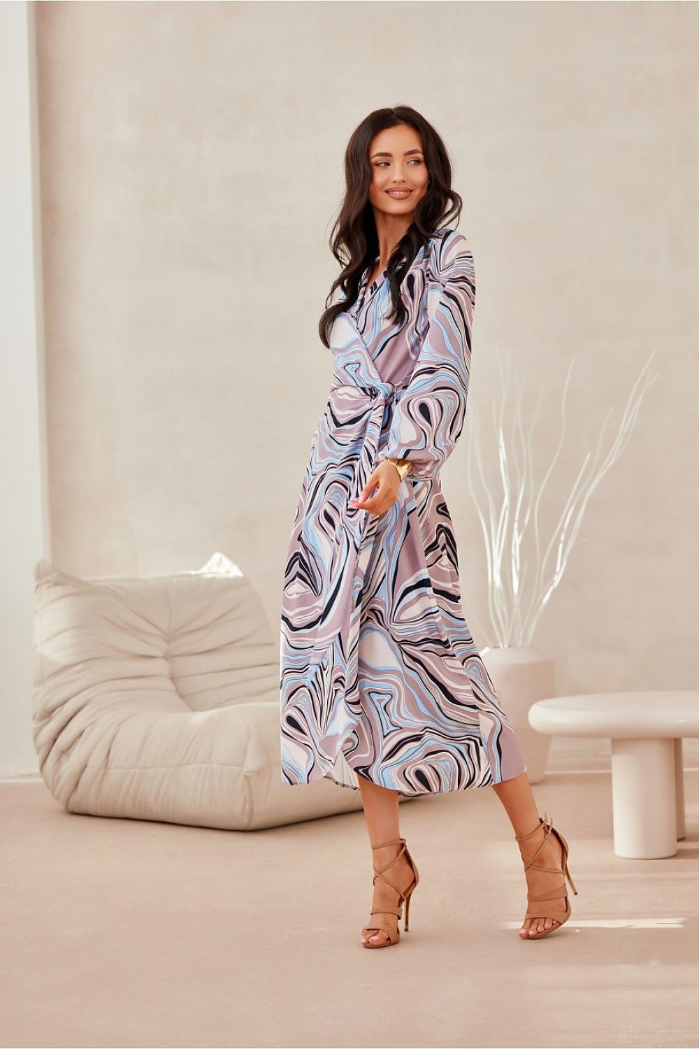 Celeste feminin form midikjole - Roco Fashion fra MS StyleHaven, størrelse 44, med long, bukselengde long, kjolelengde midi, kjolestil wrap; a-line
