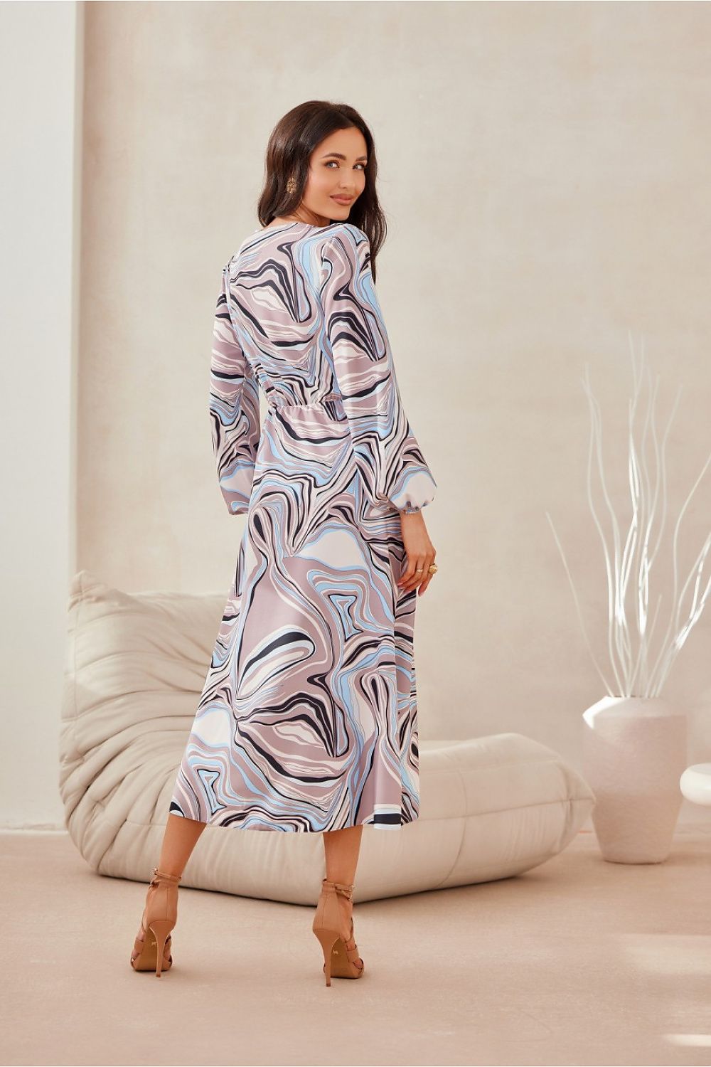 Celeste feminin form midikjole - Roco Fashion fra MS StyleHaven, størrelse 46, med long, bukselengde long, kjolelengde midi, kjolestil wrap; a-line