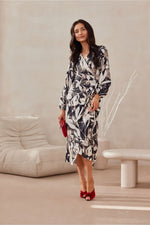 Celeste feminin form midikjole - Roco Fashion fra MS StyleHaven, størrelse 36, med long, bukselengde long, kjolelengde midi, kjolestil wrap; a-line