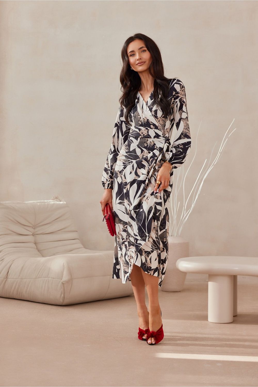 Celeste feminin form midikjole - Roco Fashion fra MS StyleHaven, størrelse 36, med long, bukselengde long, kjolelengde midi, kjolestil wrap; a-line