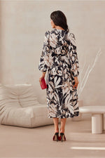 Celeste feminin form midikjole - Roco Fashion fra MS StyleHaven, størrelse 38, med long, bukselengde long, kjolelengde midi, kjolestil wrap; a-line