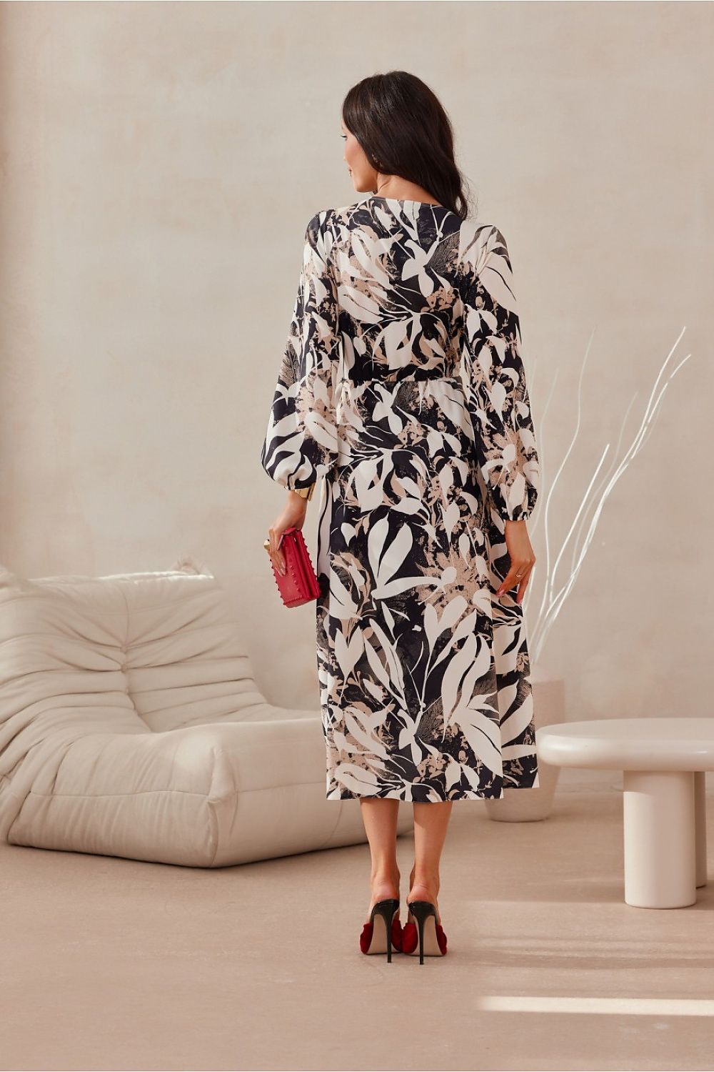 Celeste feminin form midikjole - Roco Fashion fra MS StyleHaven, størrelse 38, med long, bukselengde long, kjolelengde midi, kjolestil wrap; a-line