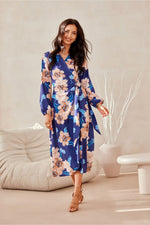 Celeste feminin form midikjole - Roco Fashion fra MS StyleHaven, størrelse 40, med long, bukselengde long, kjolelengde midi, kjolestil wrap; a-line
