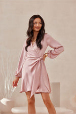 Catlin – sateng Minikjole av Roco Fashion fra MS StyleHaven, størrelse 40, med long, bukselengde long, kjolelengde mini, kjolestil wrap; a-line
