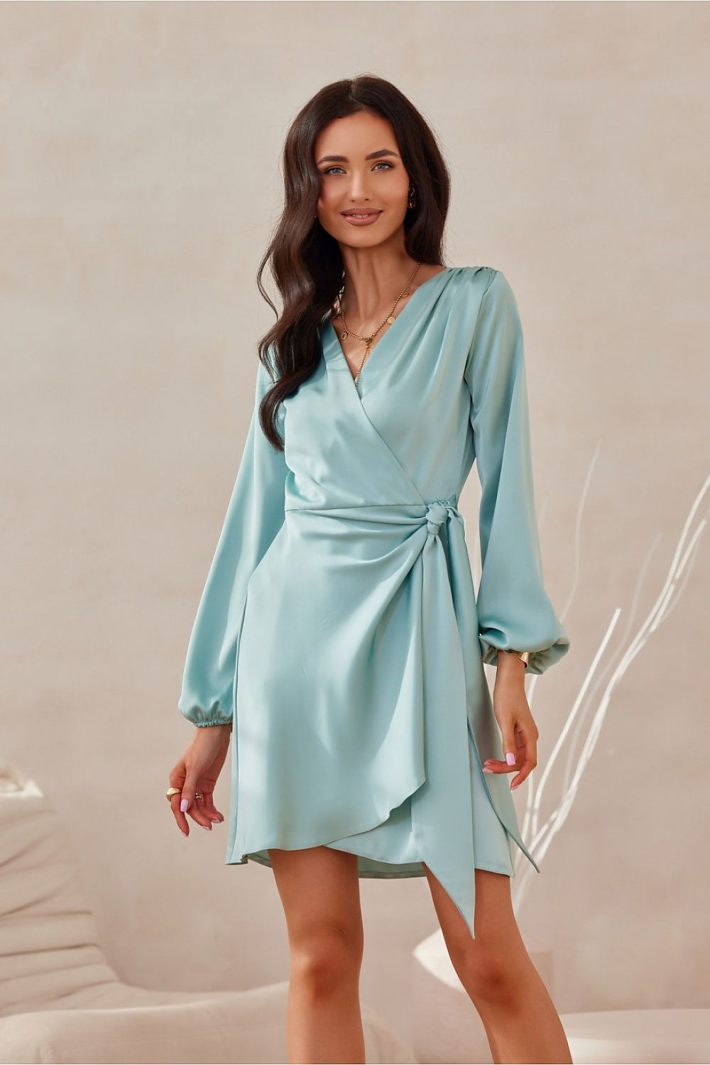 Catlin – sateng Minikjole av Roco Fashion fra MS StyleHaven, størrelse 40, med long, bukselengde long, kjolelengde mini, kjolestil wrap; a-line