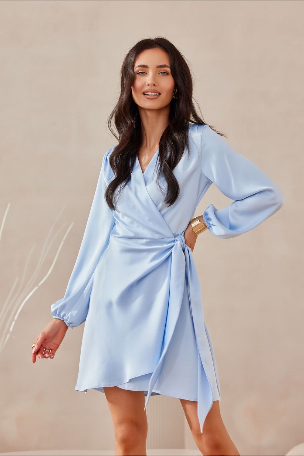 Catlin – sateng Minikjole av Roco Fashion fra MS StyleHaven, størrelse 38, med long, bukselengde long, kjolelengde mini, kjolestil wrap; a-line