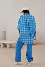 Oversized bomullsskjorte fra Roco Fashion fra MS StyleHaven, størrelse S/M, med long, bukselengde long, kjolelengde maxi, kjolestil sheath