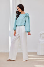 Evelyn – satengblusen med puffede ermene - Roco Fashion fra MS StyleHaven, størrelse 38, med long, bukselengde long, kjolelengde midi, kjolestil wrap; a-line