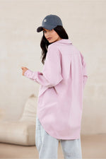 Sienna Plus Size-skjorte – asymmetrisk snitt og klassiske detaljer fra MS StyleHaven, størrelse one-size-fits-all, med long, bukselengde long, kjolelengde mini, kjolestil wrap; a-line
