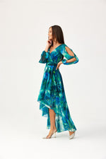 Dalia – asymmetrisk maxikjole med elegant flyt fra Roco Fashion fra MS StyleHaven, størrelse 38, med long, bukselengde long, kjolelengde maxi, kjolestil flared; gown
