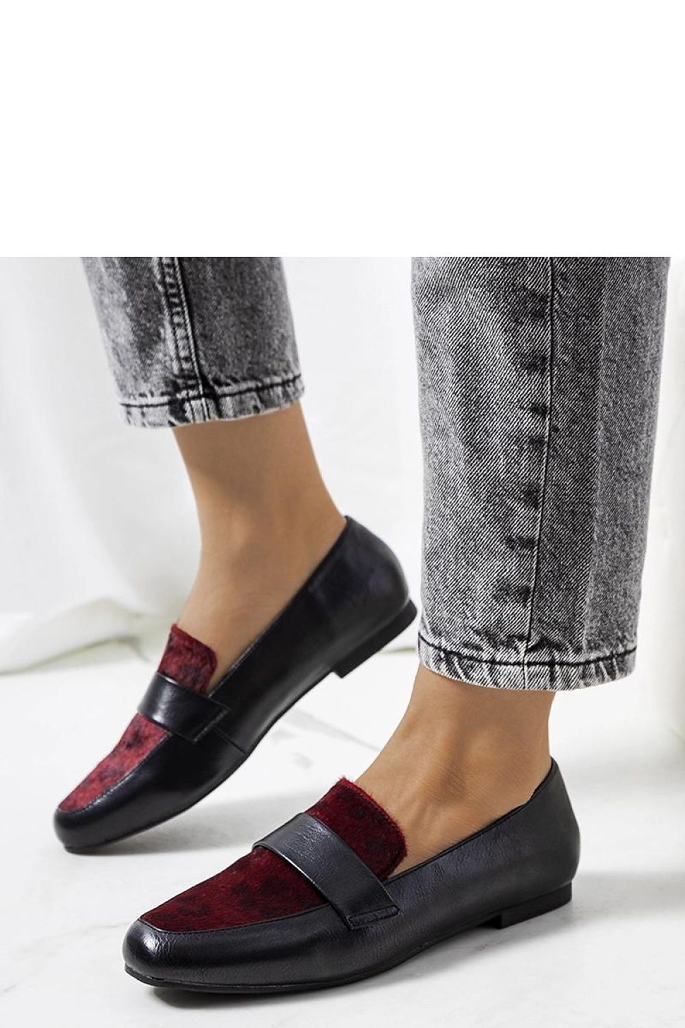 Kolk Chic - Dame Elegante svarte og burgunder mokkasiner til dame fra MS StyleHaven, laget av Viskose; polyester; Polyamid, med detaljer i faux-leather; rubber; synthetic; suede, farge Svart, størrelse 36, med long ermer, hælhøyde flat, skostørrelse 41; 40; 39; 38; 37; 36, perfekt til dress; casual