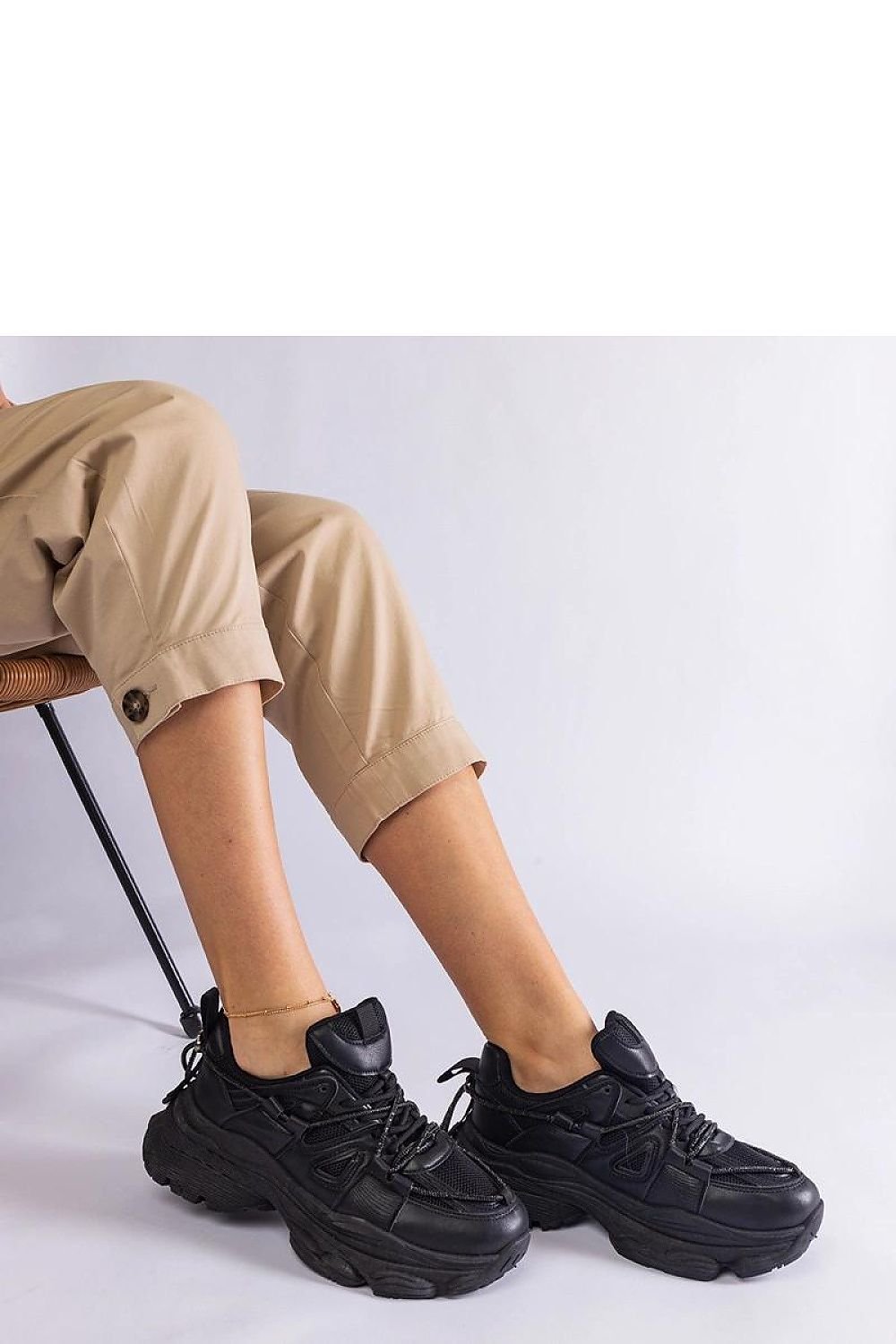 Ivett Sorte Sports Dame Sneakers til dame fra MS StyleHaven, laget av Viskose; polyester; Polyamid, farge Svart, størrelse 37, med long ermer, perfekt til casual