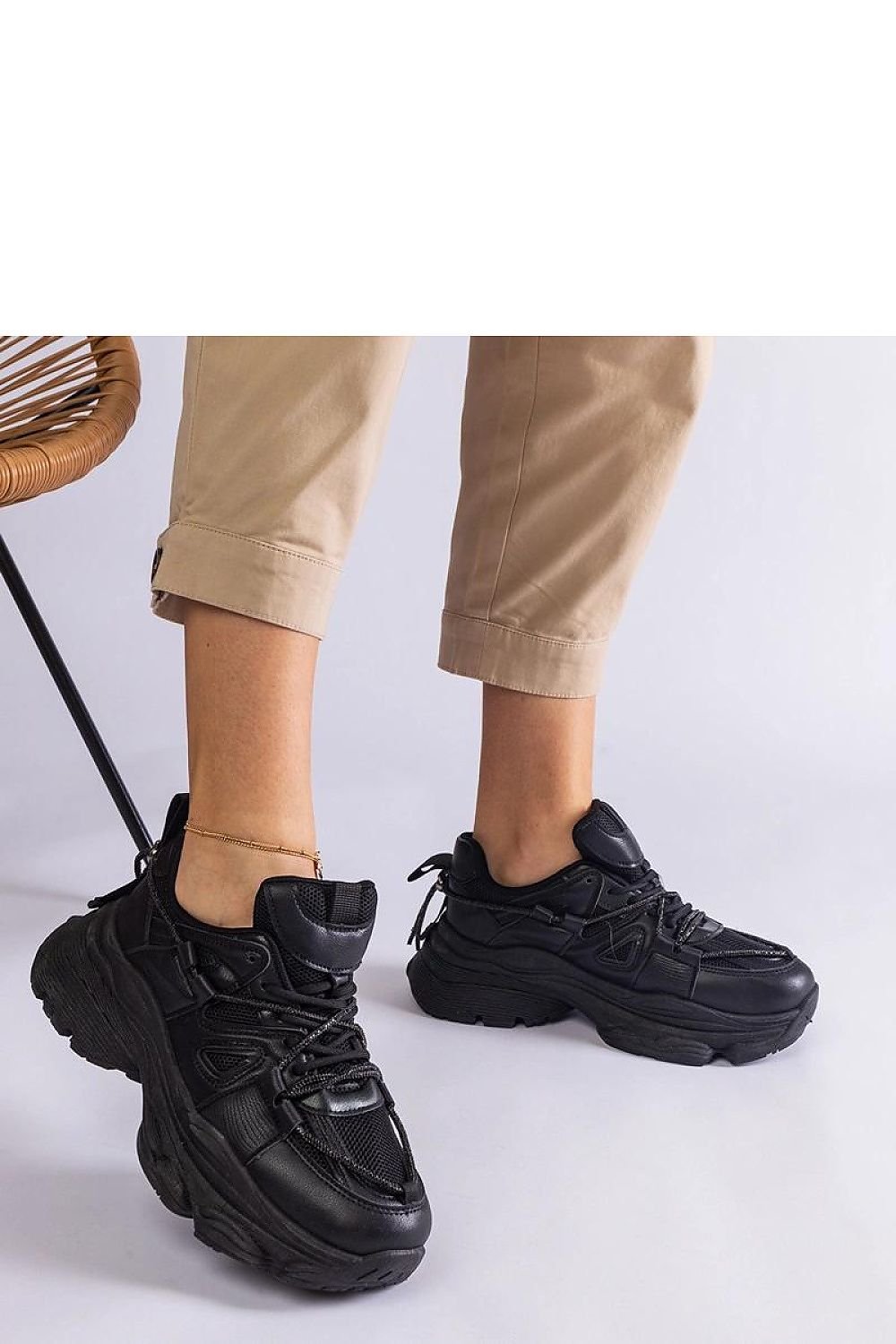 Ivett Sorte Sports Dame Sneakers til dame fra MS StyleHaven, laget av Viskose; polyester; Polyamid, farge Svart, størrelse 38, med long ermer, perfekt til casual