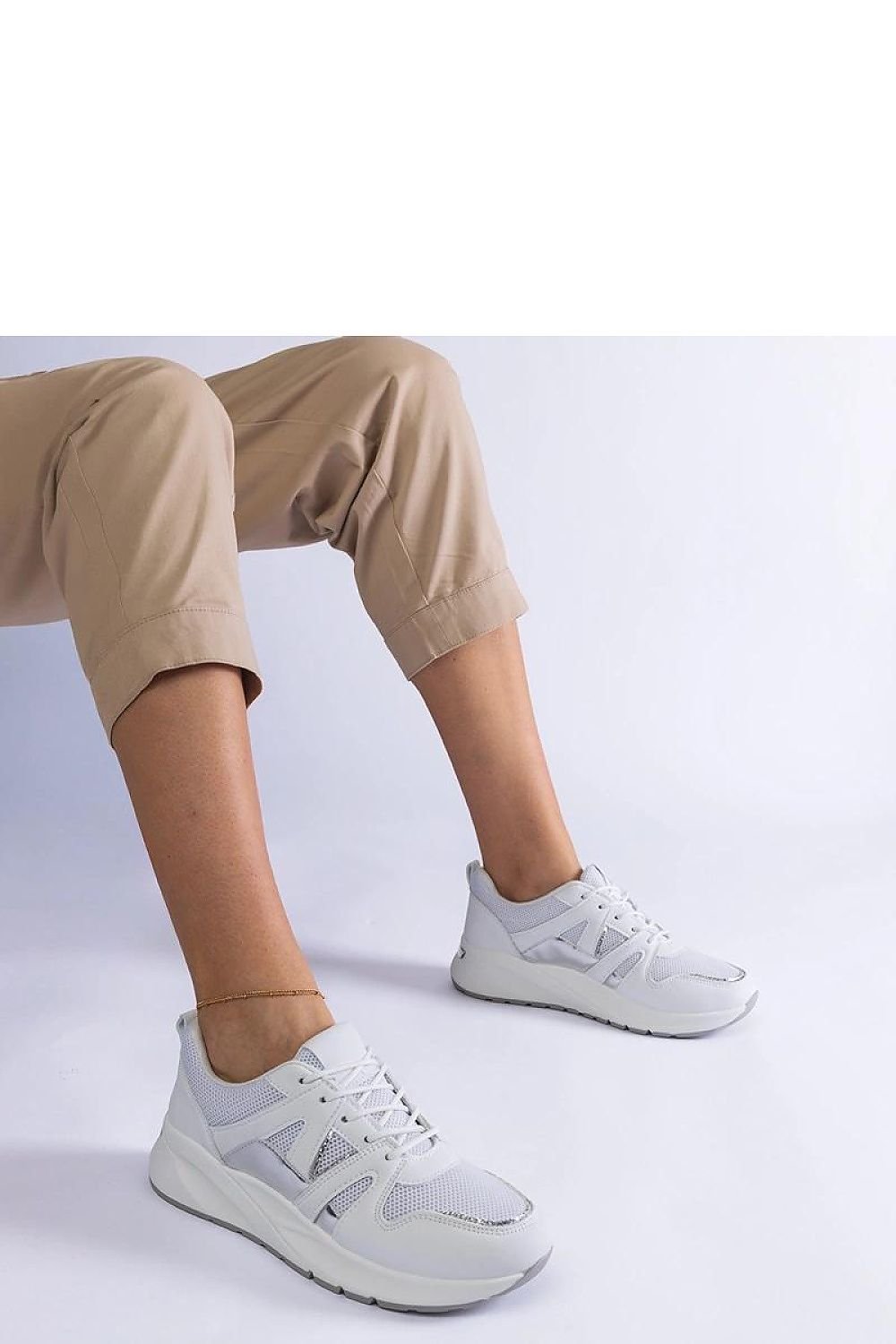 Sierra Chic – Hvite dame sneakers - hverdager til dame fra MS StyleHaven, laget av Viskose; polyester; Polyamid, med detaljer i synthetic; rubber, farge Hvit, størrelse 36, med long ermer, hælhøyde low; flat, skostørrelse 36; 37; 38; 39; 40; 41, perfekt til casual