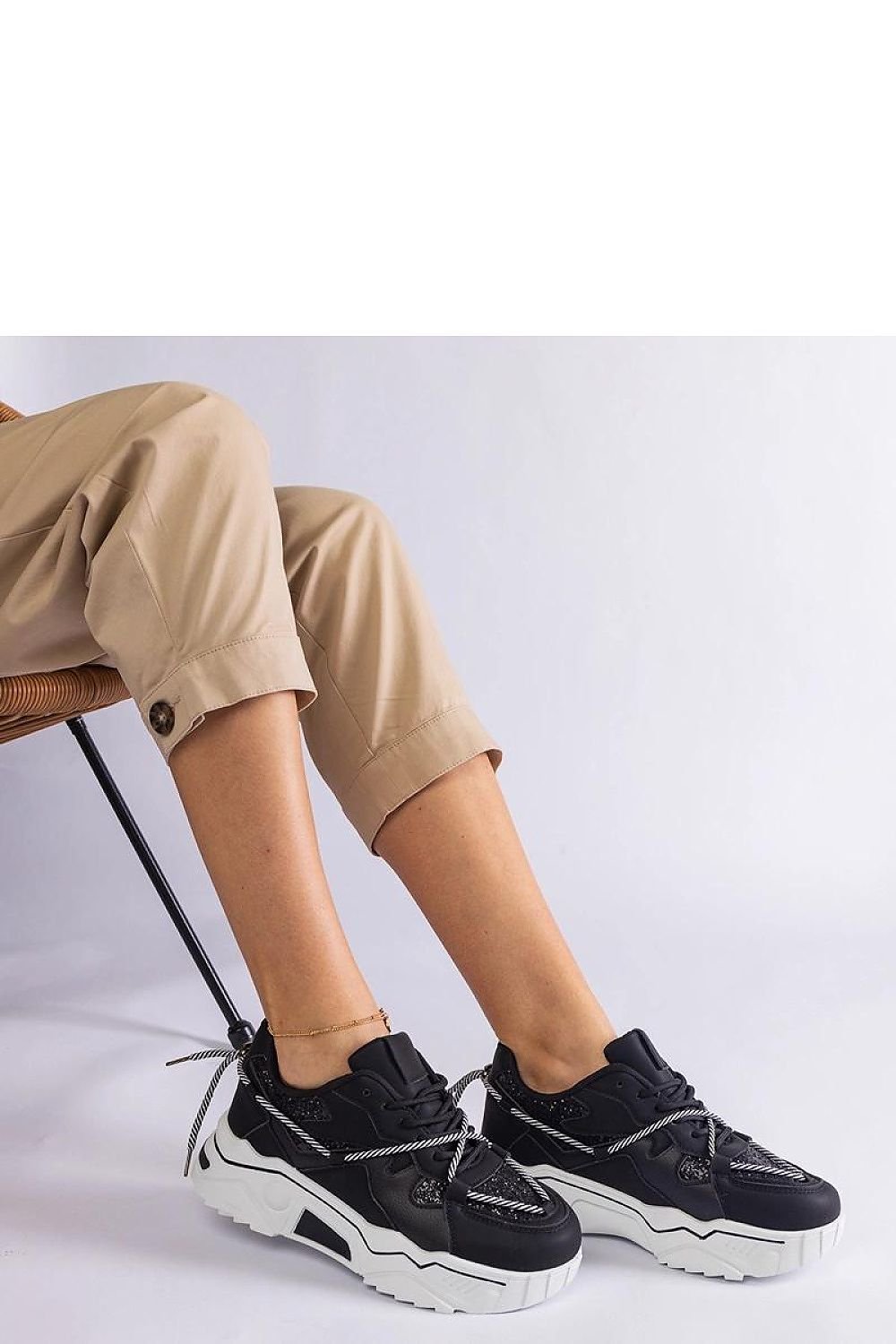 Agar Black Glitter Dame Sneakers til dame fra MS StyleHaven, laget av Viskose; polyester; Polyamid, farge Svart, størrelse 37, med long ermer, perfekt til casual