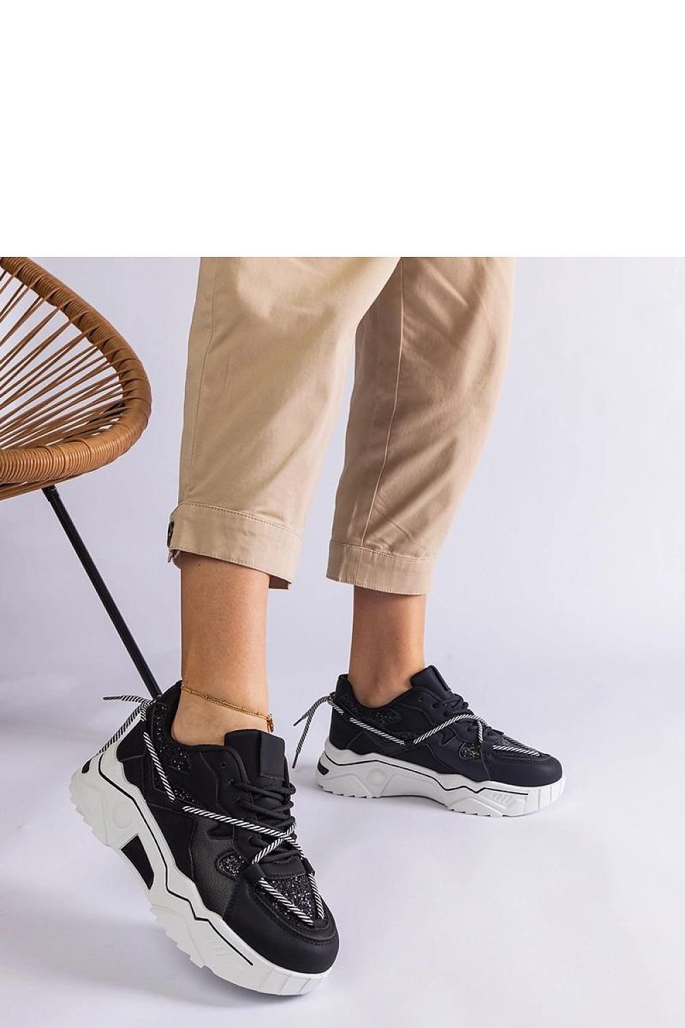 Agar Black Glitter Dame Sneakers til dame fra MS StyleHaven, laget av Viskose; polyester; Polyamid, farge Svart, størrelse 39, med long ermer, perfekt til casual