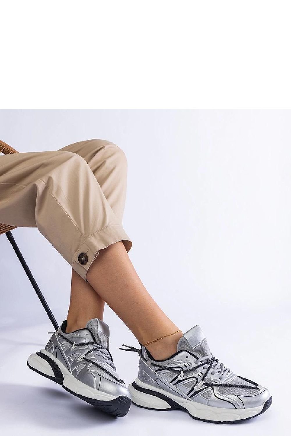 Colunga Hurtado Sølv Joggesko  til dame til dame fra MS StyleHaven, laget av Viskose; polyester; Polyamid, farge Grå, størrelse 38, med long ermer, perfekt til casual