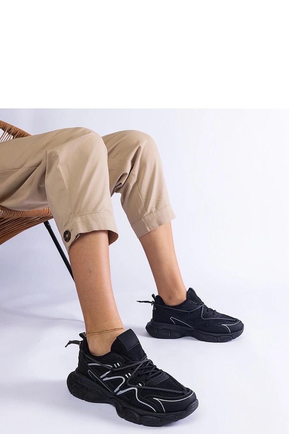 Colunga Hurtado Sølv Joggesko  til dame til dame fra MS StyleHaven, laget av Viskose; polyester; Polyamid, farge Hvit, størrelse 38, med long ermer, perfekt til casual