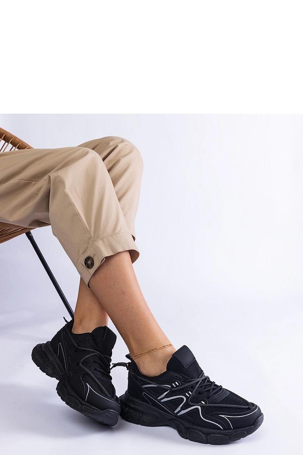 Colunga Hurtado Sølv Joggesko  til dame til dame fra MS StyleHaven, laget av Viskose; polyester; Polyamid, farge Hvit, størrelse 40, med long ermer, perfekt til casual