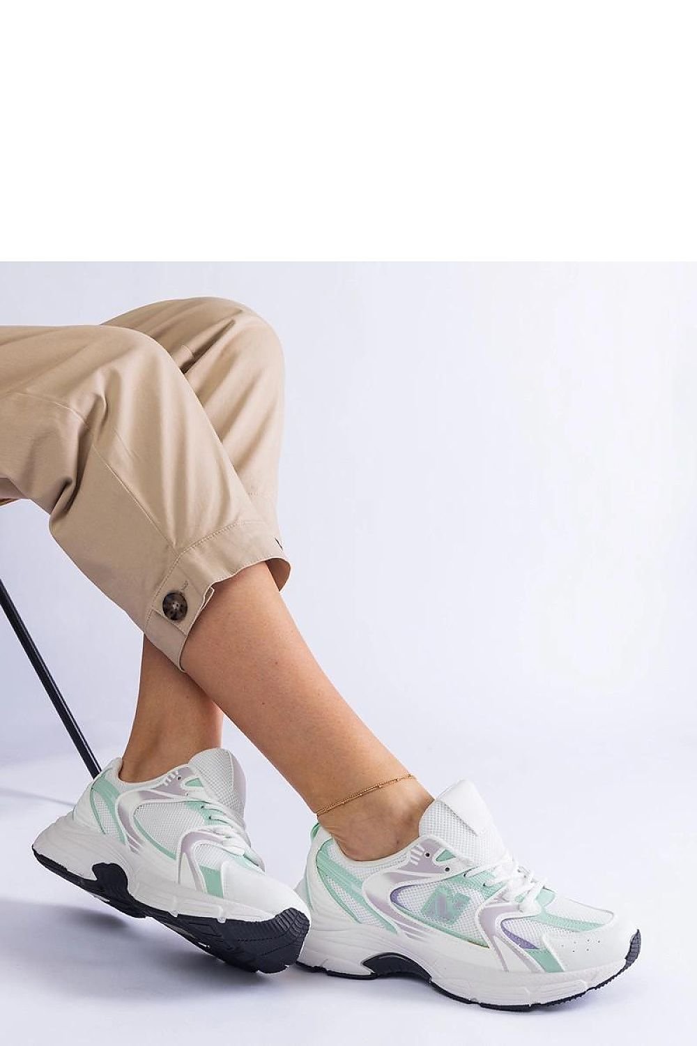 Sedilla Hurtado hvit-grønne sports joggesko til dame til dame fra MS StyleHaven, laget av Viskose; polyester; Polyamid, med detaljer i synthetic, farge Grønn, størrelse 36, med long ermer, hælhøyde flat; low, skostørrelse 36; 37; 38; 39; 40; 41, perfekt til casual