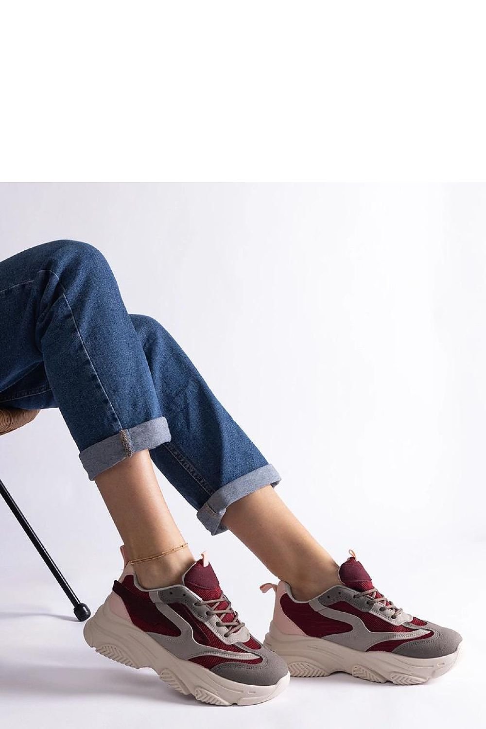 Milenka Hurtado Burgunder og Grå dame sneakers til dame fra MS StyleHaven, laget av Viskose; polyester; Polyamid, farge Vinrød, størrelse 38, med long ermer, perfekt til casual; dress