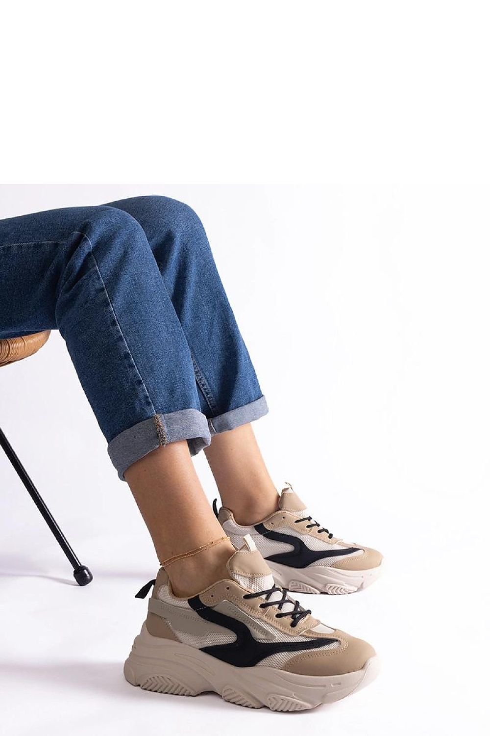 Milenka Hurtado Burgunder og Grå dame sneakers til dame fra MS StyleHaven, laget av Viskose; polyester; Polyamid, farge Beige, størrelse 36, med long ermer, perfekt til casual; dress