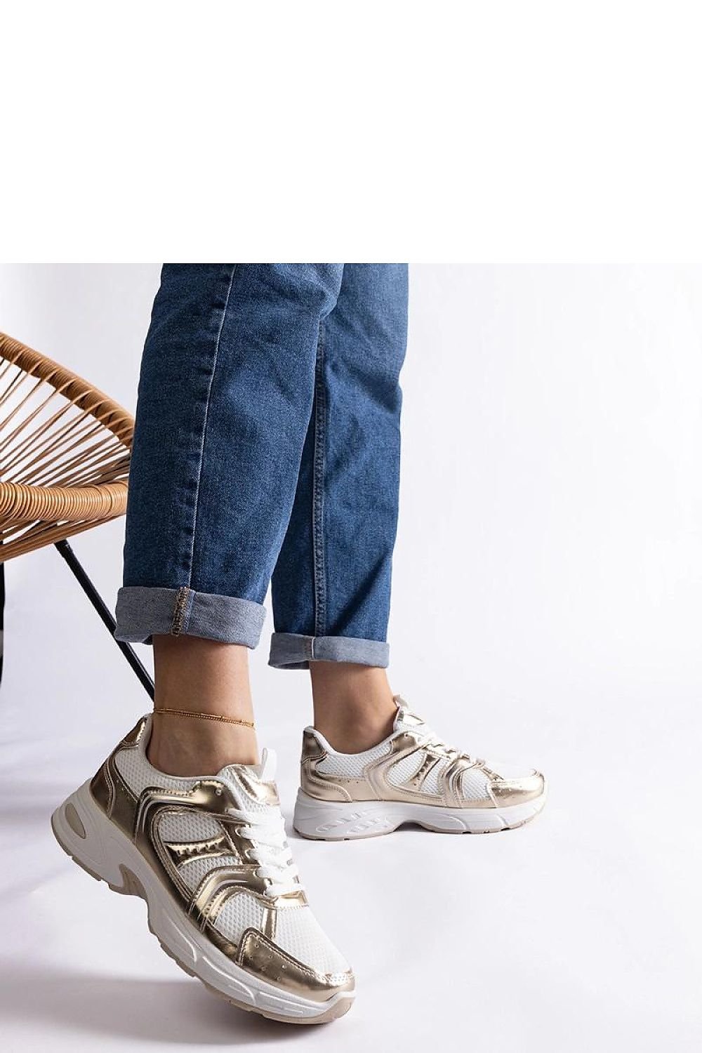 Ena Hurtado White Sports Dame Sneakers til dame fra MS StyleHaven, laget av Viskose; polyester; Polyamid, farge Gull, størrelse 36, med long ermer, perfekt til casual