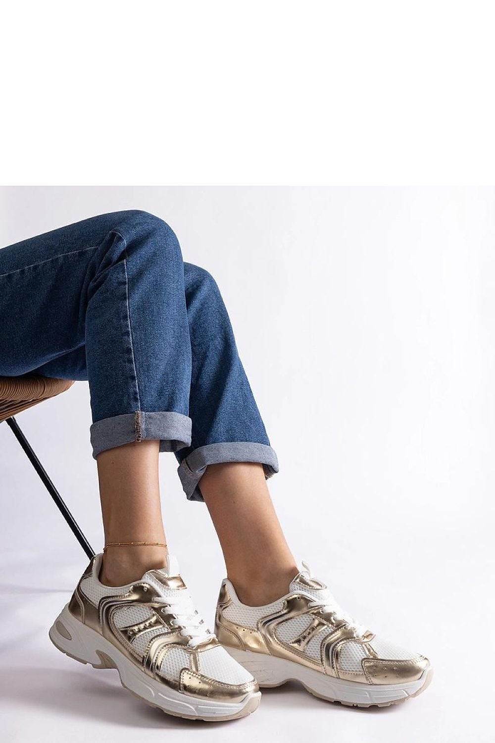 Ena Hurtado White Sports Dame Sneakers til dame fra MS StyleHaven, laget av Viskose; polyester; Polyamid, farge Gull, størrelse 37, med long ermer, perfekt til casual
