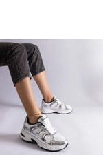 Ena Hurtado White Sports Dame Sneakers til dame fra MS StyleHaven, laget av Viskose; polyester; Polyamid, farge Gull, størrelse 38, med long ermer, perfekt til casual