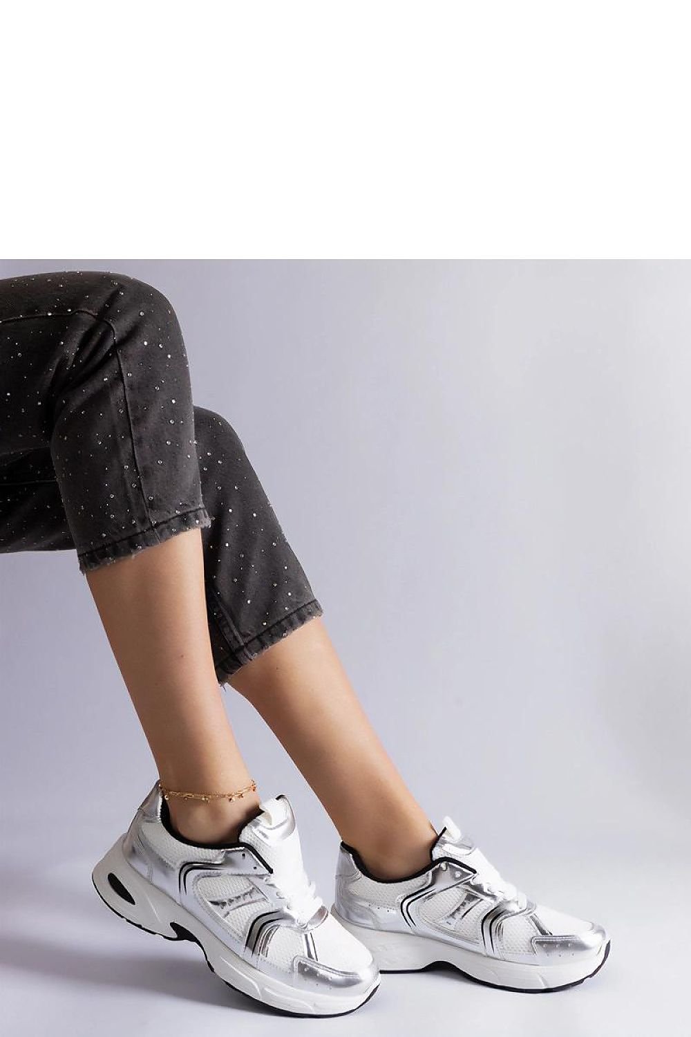 Ena Hurtado White Sports Dame Sneakers til dame fra MS StyleHaven, laget av Viskose; polyester; Polyamid, farge Gull, størrelse 39, med long ermer, perfekt til casual