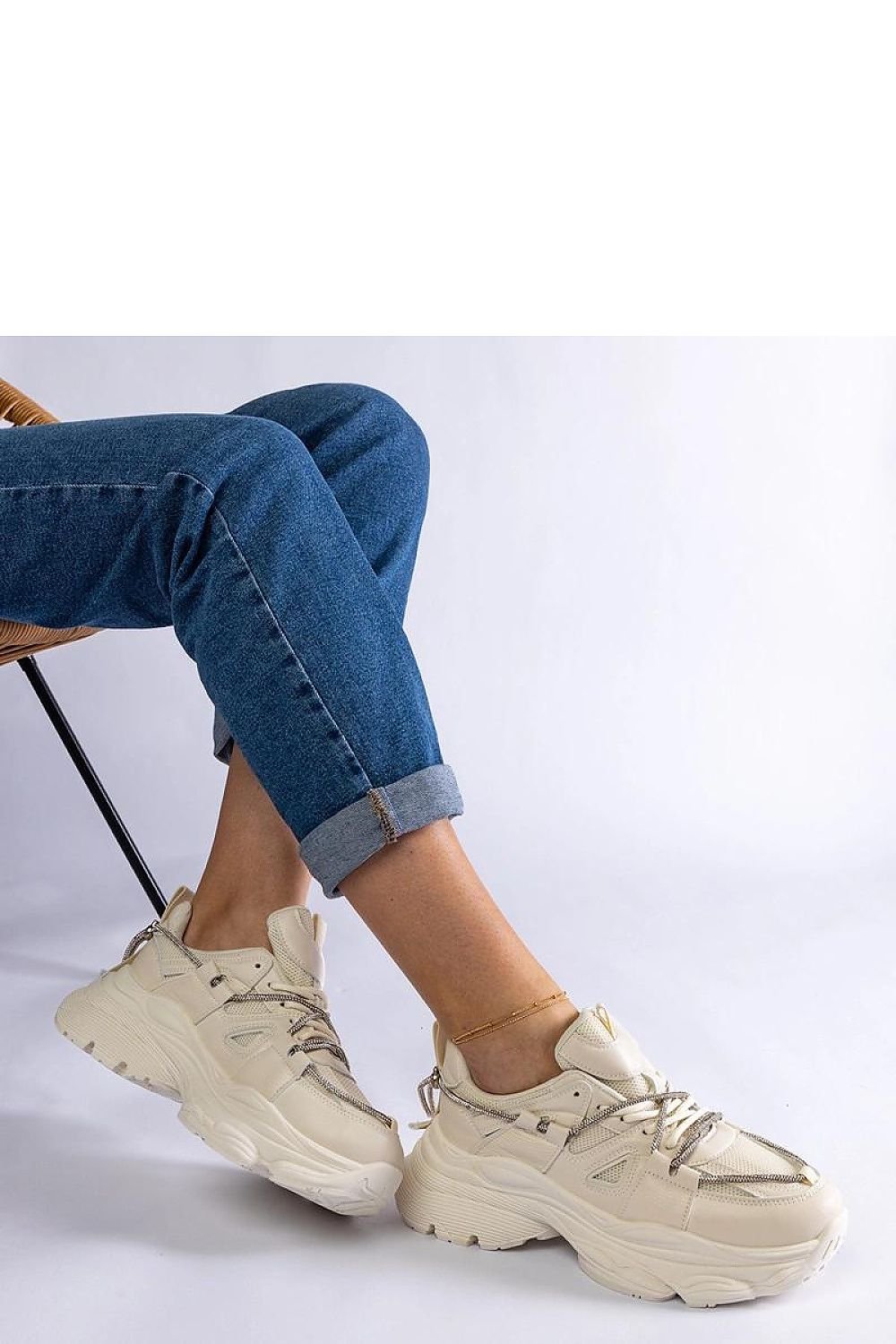 Ivett Sorte Sports Dame Sneakers til dame fra MS StyleHaven, laget av Viskose; polyester; Polyamid, farge Gull, størrelse 37, med long ermer, perfekt til casual