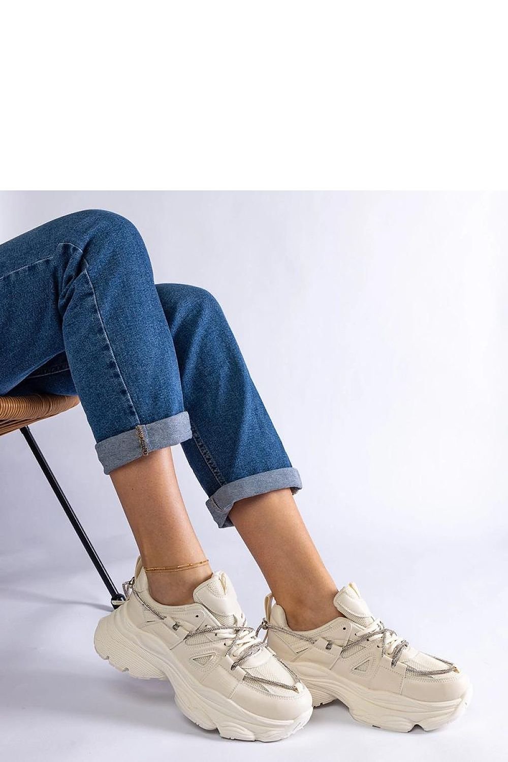 Ivett Sorte Sports Dame Sneakers til dame fra MS StyleHaven, laget av Viskose; polyester; Polyamid, farge Gull, størrelse 38, med long ermer, perfekt til casual