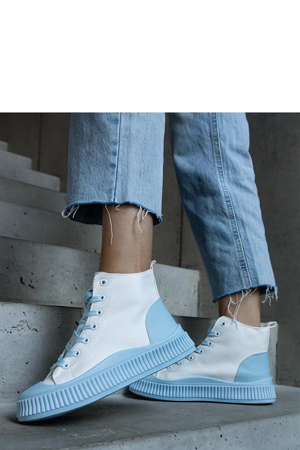 Terri hvite & Blå Platform dame Sneakers til dame fra MS StyleHaven, laget av Viskose; polyester; Polyamid, med detaljer i rubber, farge Hvit, størrelse 36, med long ermer, hælhøyde low; mid; flat, skostørrelse 36; 37; 38; 39; 40; 41, perfekt til casual