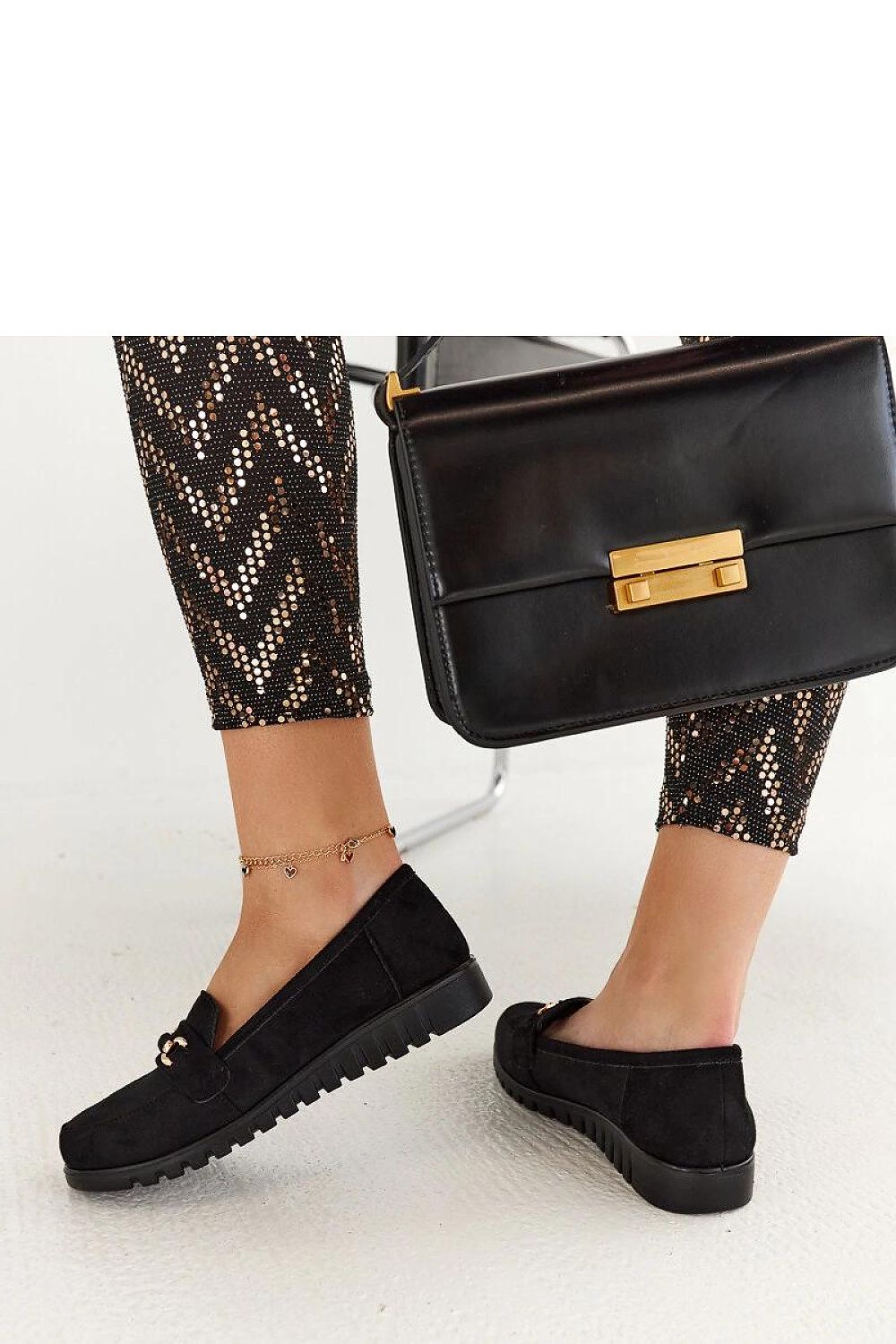 Oppdag vårt utvalg av stilfulle Svart Mokassin Solea til dame i ulike størrelser og kvalitetsmaterialer – perfekte til jobb, fritid og alle dager. Rask levering og gode priser hos MS Stylehaven. se mer!