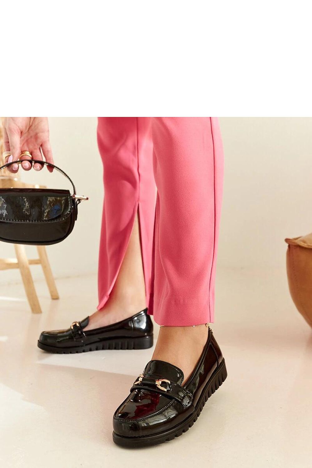 Oppdag vårt utvalg av stilfulle Svart Mokassin Solea til dame i ulike størrelser og kvalitetsmaterialer – perfekte til jobb, fritid og alle dager. Rask levering og gode priser hos MS Stylehaven. se mer!