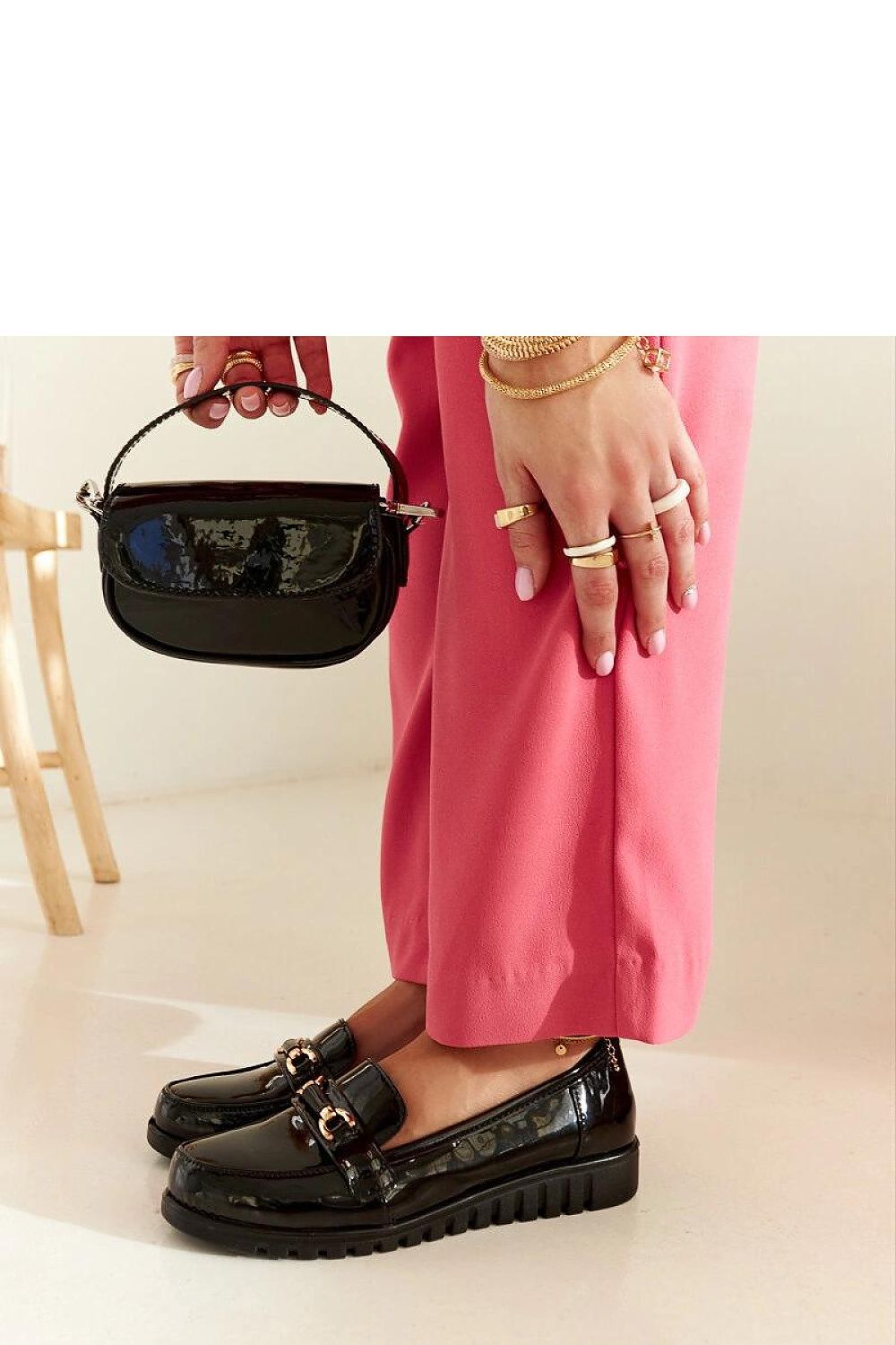 Oppdag vårt utvalg av stilfulle Svart 2 Mokassin Solea til dame i ulike størrelser og kvalitetsmaterialer – perfekte til jobb, fritid og alle dager. Rask levering og gode priser hos MS Stylehaven. se mer!