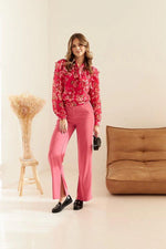 Oppdag vårt utvalg av stilfulle Svart 2 Mokassin Solea til dame i ulike størrelser og kvalitetsmaterialer – perfekte til jobb, fritid og alle dager. Rask levering og gode priser hos MS Stylehaven. se mer!